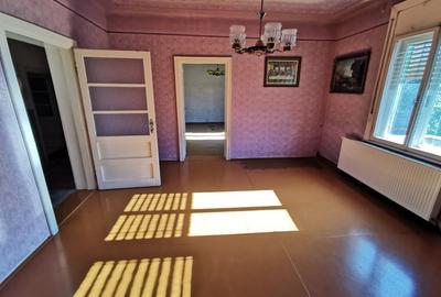 Apartament cu 3 camere semidecomandat în Telegrafului