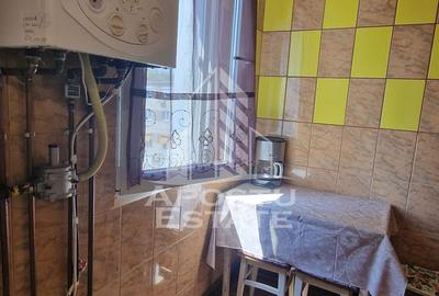 Apartament de vanzare cu 3 camere, centrala proprie, zona Dacia - 10