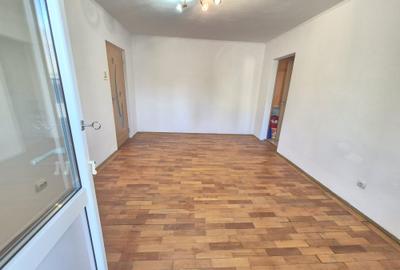 Vanzare Apartament 2 Camere semidecomandat Centrul Civic Str.Harmanului Etajul 3 - 3