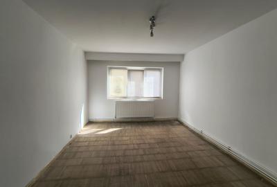 POARTA 6 APARTAMENT CU 3 CAMERE  LIBER GAZE 68 MP PRET 112000 EURO - 1