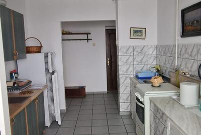 Republicii ,se vinde apartament decomandat ,2 camere ,pret 67000 euro neg - 4