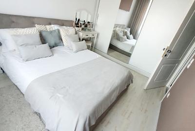 Apartament cu 3 camere semidecomandat, mobilat în Libertății