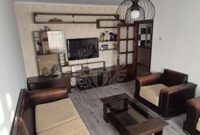 Apartament cu 3 camere decomandat, mobilat în Cantacuzino