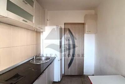 Apartament cu trei camere, zona Racadau 77 mp , etaj intermediar - 4
