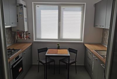 Apartament cu 2 camere decomandat, mobilat în Apărătorii Patriei