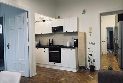 Eleganta Istorica la Universitate: Apartament cu 2 Camere!