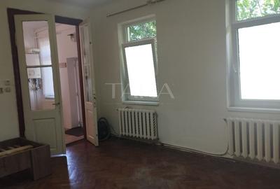 Apartament cu 1 Cameră și Curte – Gruia, Zonă de Case - 1