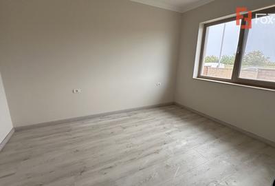 Duplex de vanzare cu 5 camere, despartit prin garaj, zona Giroc - 19