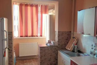 De vanzare apartament 3 camere Vlahuta