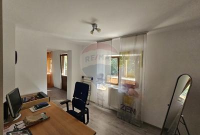 Casă solidă din cărămidă, mobilată, garaj, teren generos – Tarcău - 34