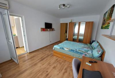 Garsonieră decomandată, mobilată în Tineretului