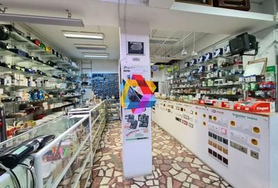 Spațiu comercial, de 120 mp, în Tractorul