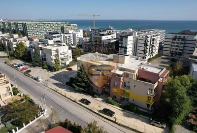 Apartament cu 3 camere semidecomandat, mobilat în Nord