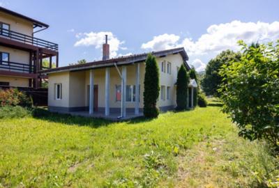 Casă Individuală - Spațioasă de Vânzare în Cristian - 36