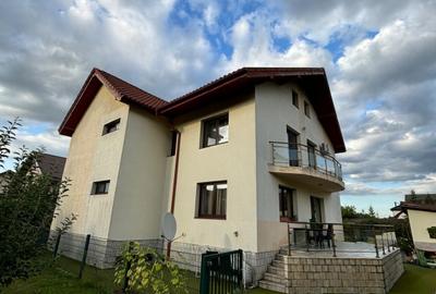 Casă individuală cu 6 camere în Florești