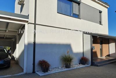 Casă modernă la cheie, intimitate sporită, ansamblu aerisit, zonă centrală - 1