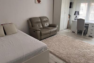 13 Septembrie Panduri, bloc mixt 1992, metrou Academia Militara - 12