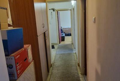 Se vinde pe Republicii apartament decomandat 3 camere ,pret 89000 euro neg - 5