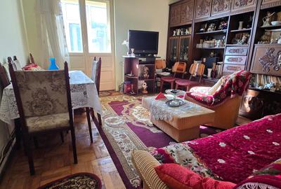 Targoviste. Bdul Regele Carol I,  ETAJ 1, vanzare apartament 3camere - 3