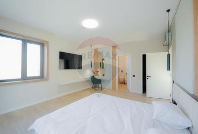 De vânzare Vilă cu 8 camere în Sânmartin, 290 mp util, teren 1100 mp - 14