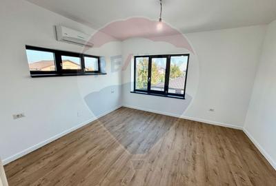 Casă / Vilă cu 4 camere de vânzare în zona Dedeman - 19