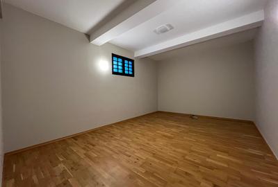 VILA DEOSEBITA / SPATII GENEROASE / CURTE PROPRIE - 12