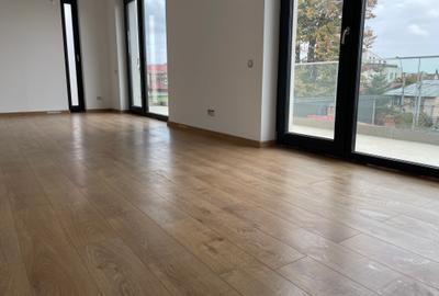 Apartament cu 3 camere decomandat în Dămăroaia