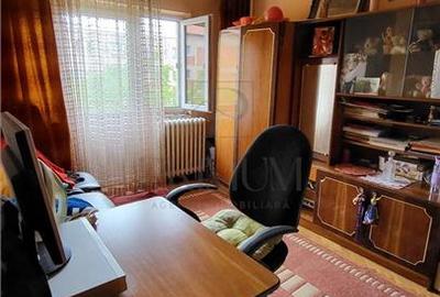 Apartament cu 3 camere decomandat în Aradului