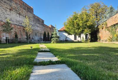 Casă cu două apartamente independente si teren generos. - 4