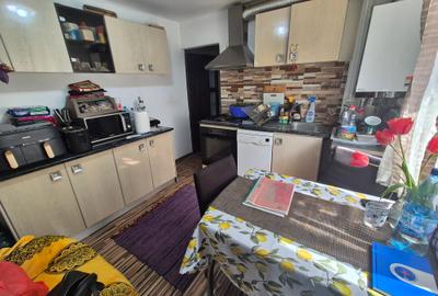 Apartament cu 5 camere decomandat în Calea Călărașilor