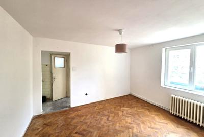 Apartament cu 3 camere semidecomandat în Gheorgheni