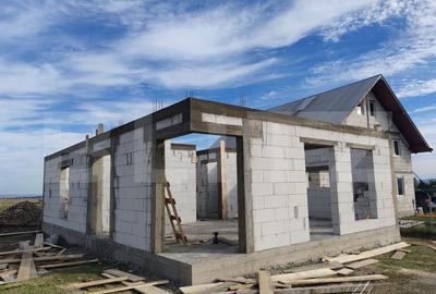 Casă individuală cu 3 camere în Exterior Vest