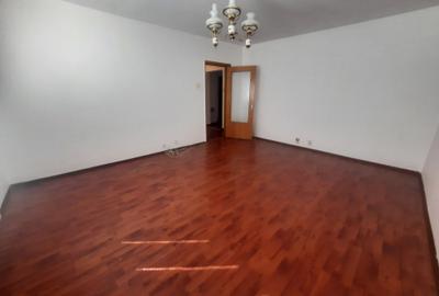 Apartament cu 3 camere decomandat în 13 Septembrie