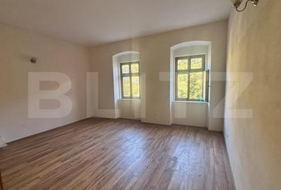 Birou, de 30.00 mp, în Central