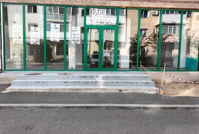 Spațiu comercial 115 mp - Mioveni Central, Bd. Dacia, vitrină 11 m - 2