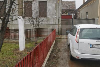 Casă individuală cu 6 camere în Variaș