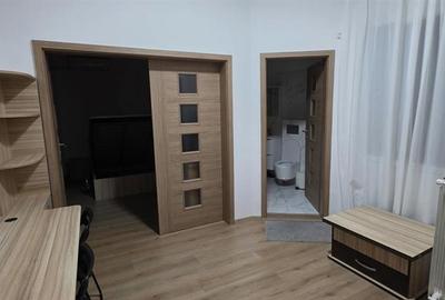 Garsonieră decomandată în Universitate