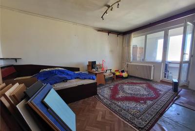 Apartament cu 2 camere decomandat în Titan