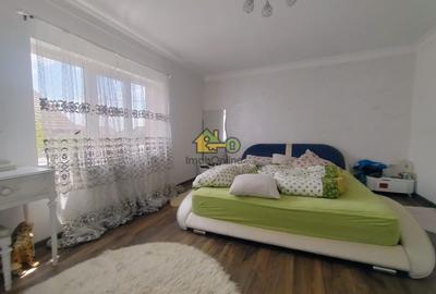 Vilă elegantă cu design luxos și grădină superb amenajată în Șag - 16