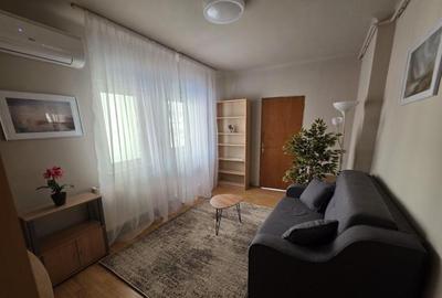 Apartament cu 3 camere semidecomandat, mobilat în 13 Septembrie