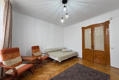 Apartament la casa, cu 3 camere, semidecomandat, zona centrala, str. Sitei - 8