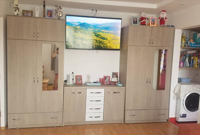 Apartament cu 3 camere semidecomandat în Nord