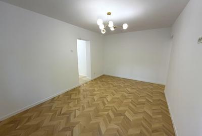 Apartament cu 3 camere semidecomandat în Floreasca