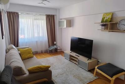 Apartament cu 4 camere decomandat, mobilat în Tei