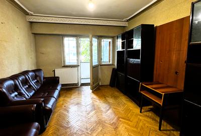 Apartament cu 3 camere decomandat în Târgu Cucu