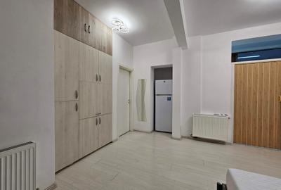 Parc Cismigiu -Sala Palatului- Inchiriere garsoniera - centrala proprie ! - 18