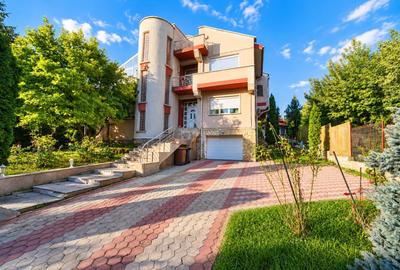 Casă individuală cu 6 camere în Bucium