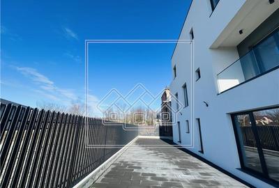 Apartament in Sibiu- 115 mp utili- 4 camere, 3 bai- 200mp curte libera - 8