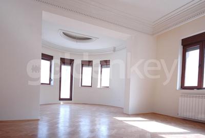 Vila cu 8 camere potrivit pentru birouri/clinica - 4