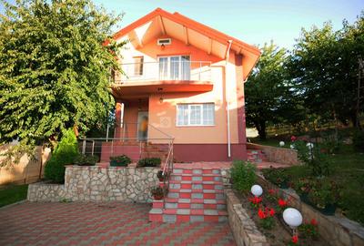 Casă individuală cu 4 camere în Bucium
